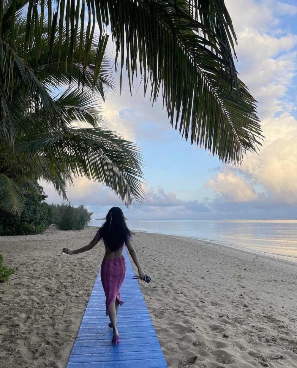 Sao Hàn ngày 12/3/2022: Jennie (BLACKPINK) khoe vóc dáng nuột nà trong loạt ảnh mới ở Hawaii