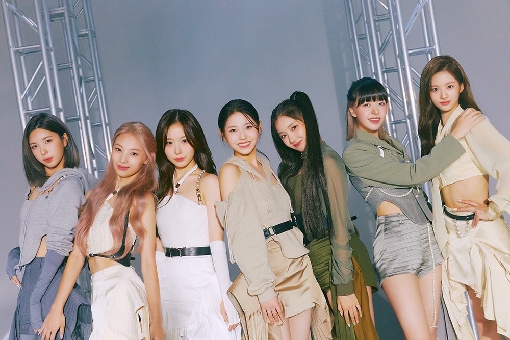 Sao Hàn hôm nay 27/7: IU chính thức quay trở lại đường đua K-pop Sao Hàn hôm nay 27/7: IU chính thức quay trở lại đường đua K-pop