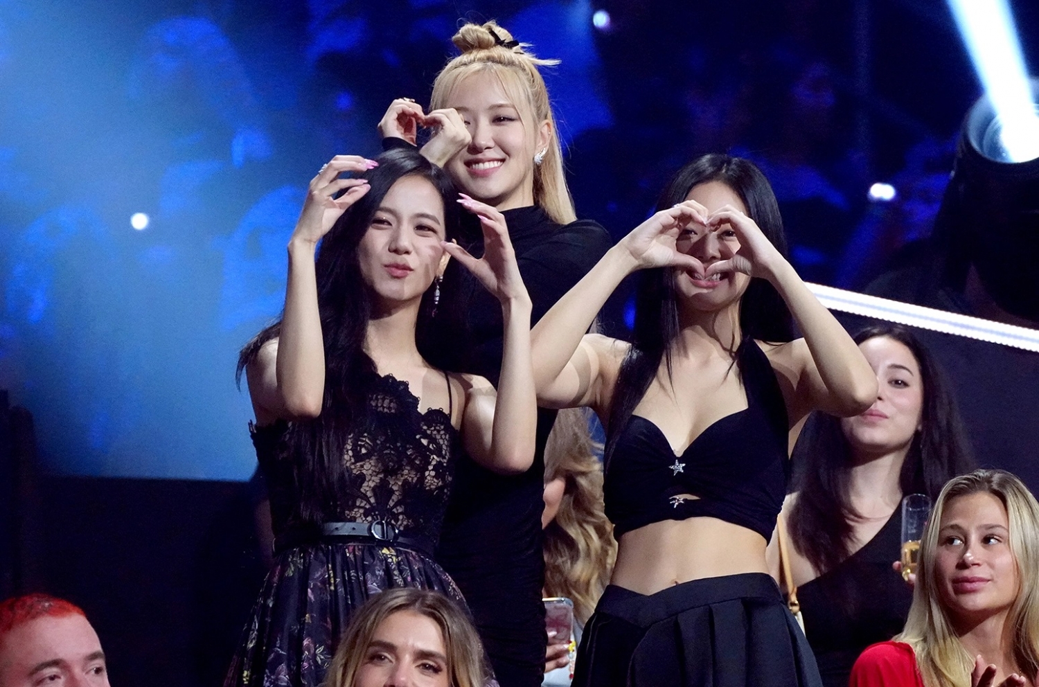 Sao Hàn hôm nay 30/8: Lisa (BLACKPINK) thắng giải Best K-pop tại VMAs với “LALISA”