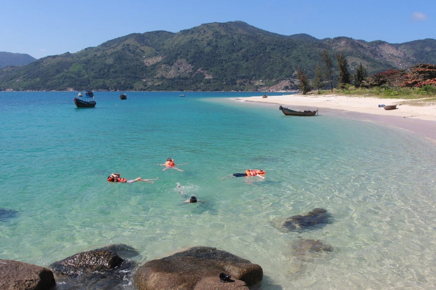 Đảo Hòn Nưa: Vẻ đẹp hoang sơ đầy thơ mộng Đảo Hòn Nưa: Vẻ đẹp hoang sơ đầy thơ mộng