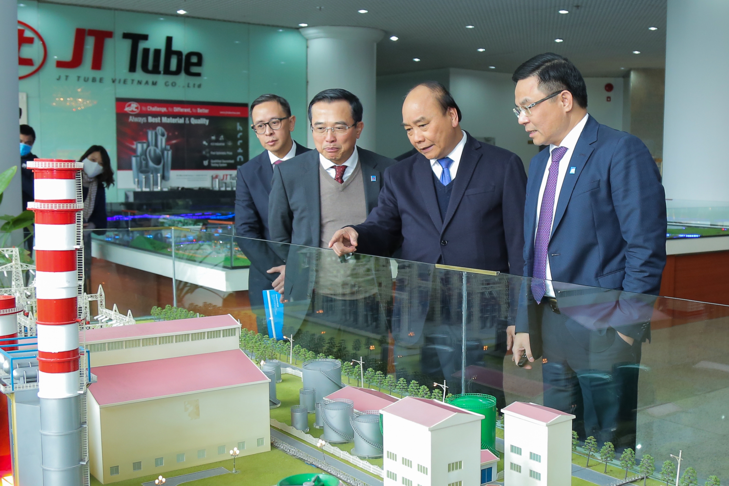 Thủ tướng Chính phủ Nguyễn Xuân Phúc dự và chỉ đạo Hội nghị tổng kết năm 2020, triển khai nhiệm vụ năm 2021 của Petrovietnam