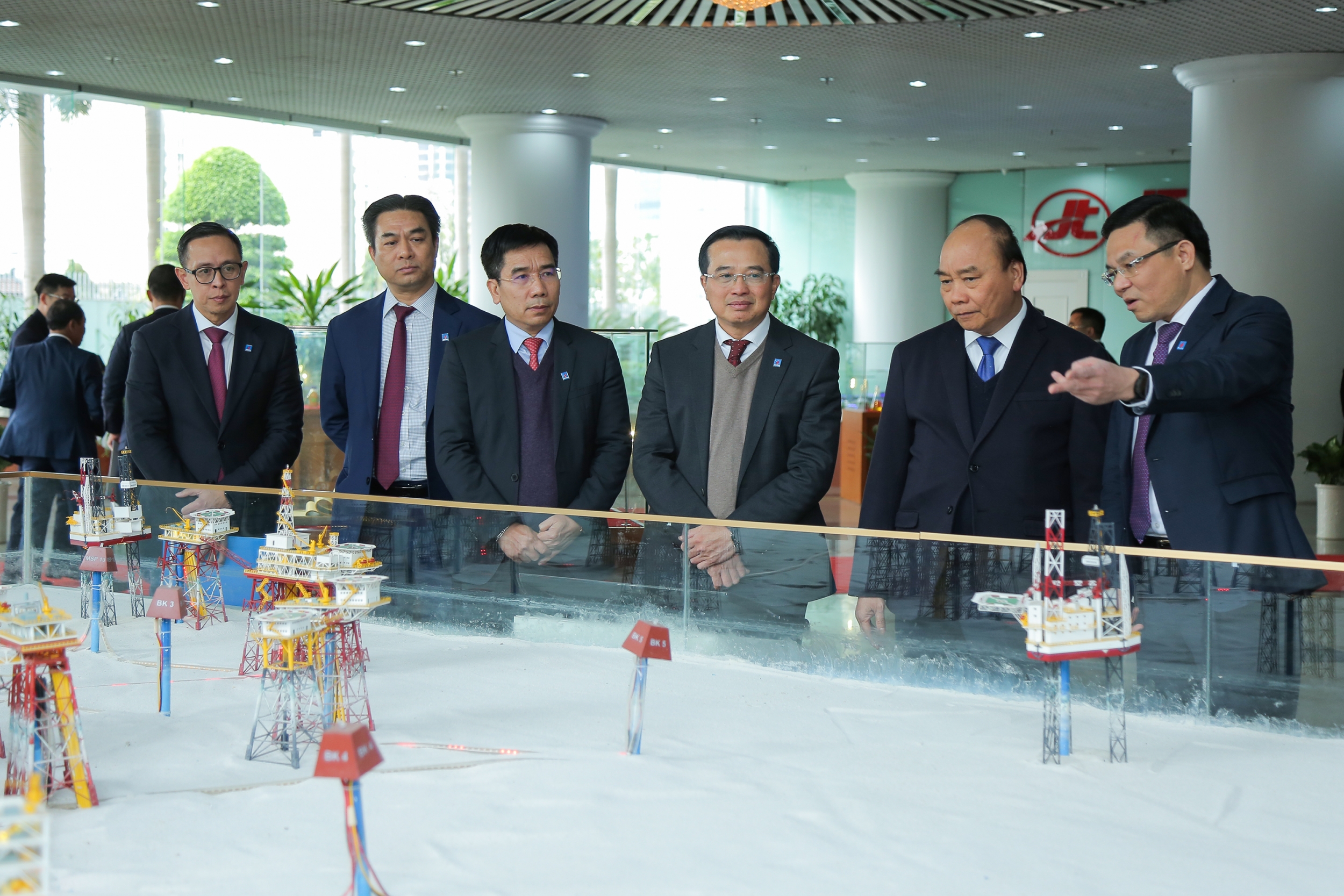 Thủ tướng Chính phủ Nguyễn Xuân Phúc dự và chỉ đạo Hội nghị tổng kết năm 2020, triển khai nhiệm vụ năm 2021 của Petrovietnam