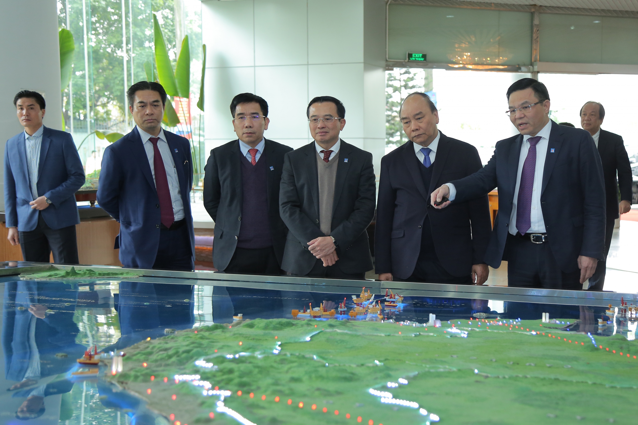 Thủ tướng Chính phủ Nguyễn Xuân Phúc dự và chỉ đạo Hội nghị tổng kết năm 2020, triển khai nhiệm vụ năm 2021 của Petrovietnam