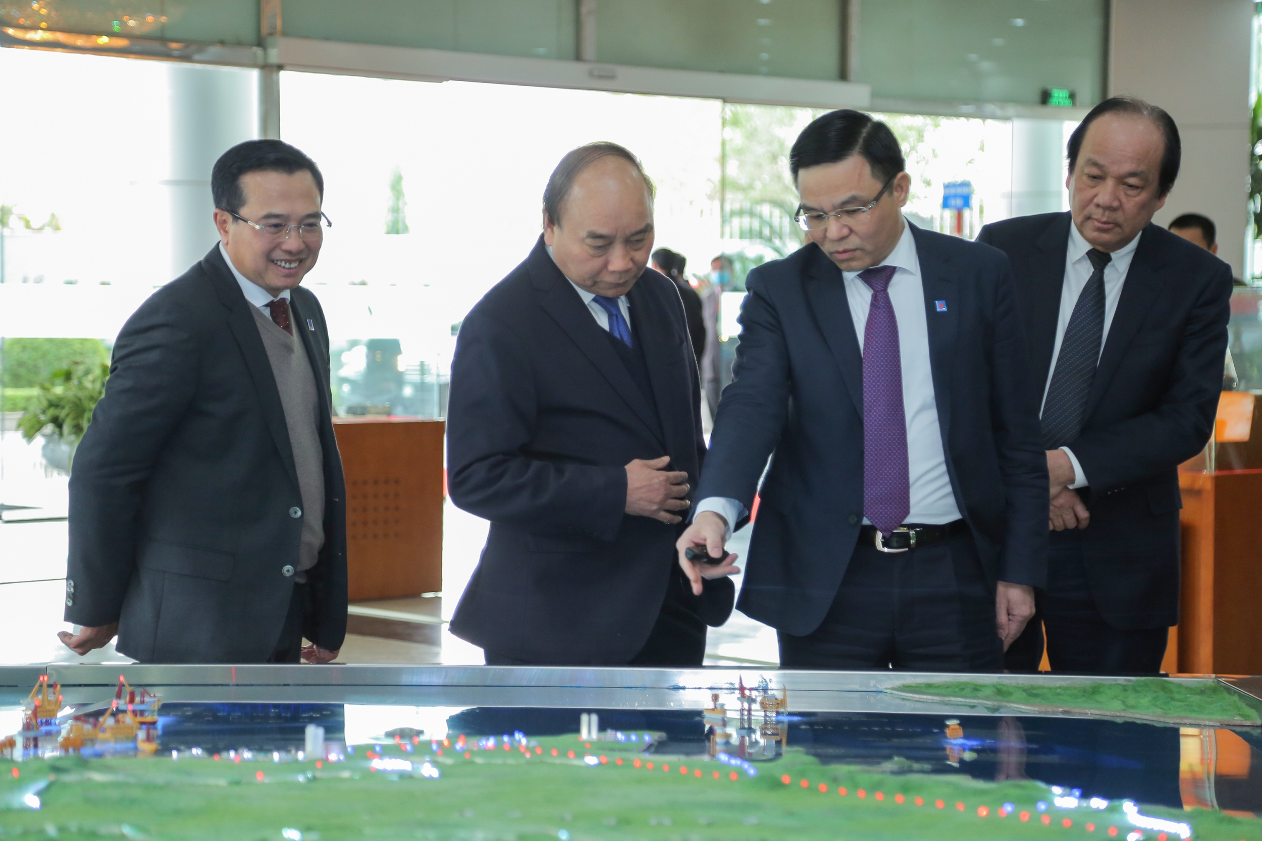 Thủ tướng Chính phủ Nguyễn Xuân Phúc dự và chỉ đạo Hội nghị tổng kết năm 2020, triển khai nhiệm vụ năm 2021 của Petrovietnam