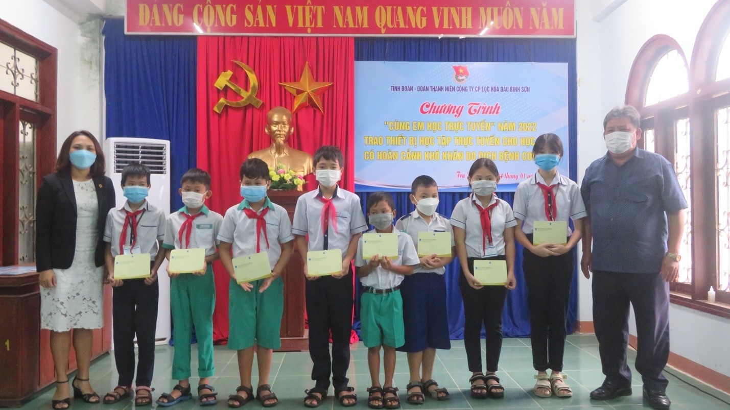 BSR tài trợ hơn 10 tỷ đồng cho chương trình “Sóng và máy tính cho em”