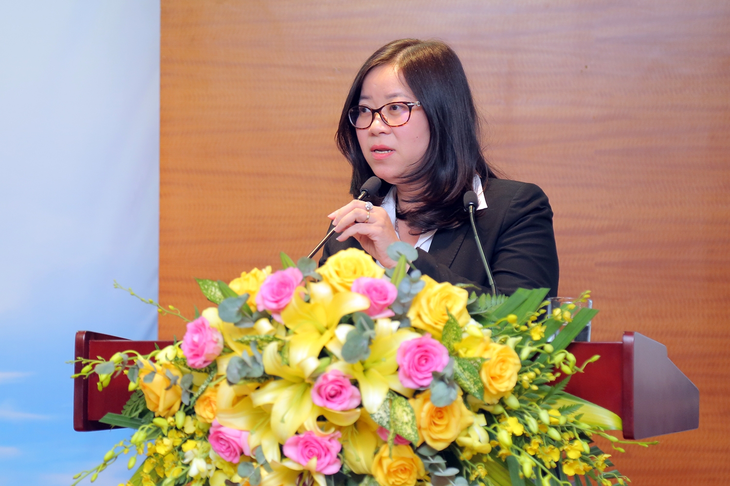 Người đại diện là 