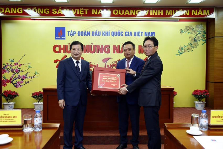pho thu tuong trinh dinh dung chuc mung nam moi pvn