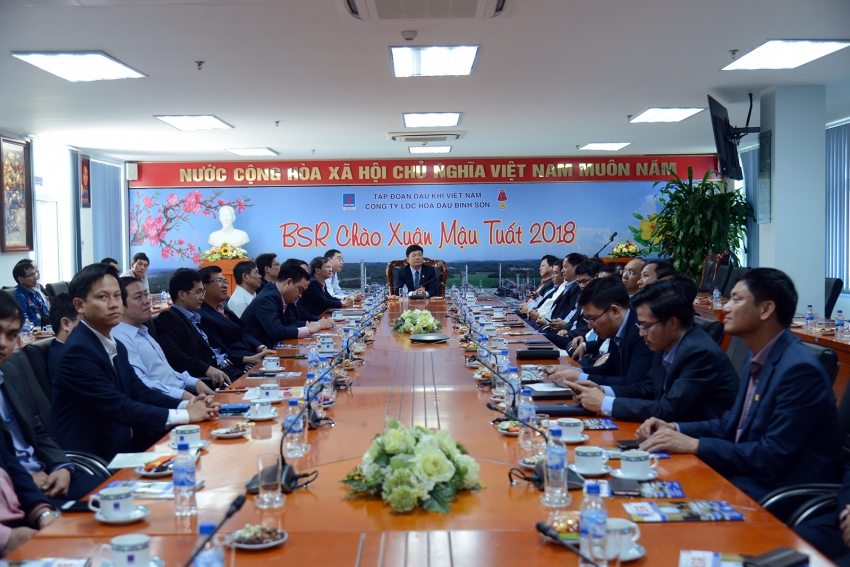 pho thu tuong trinh dinh dung chuc mung nam moi pvn