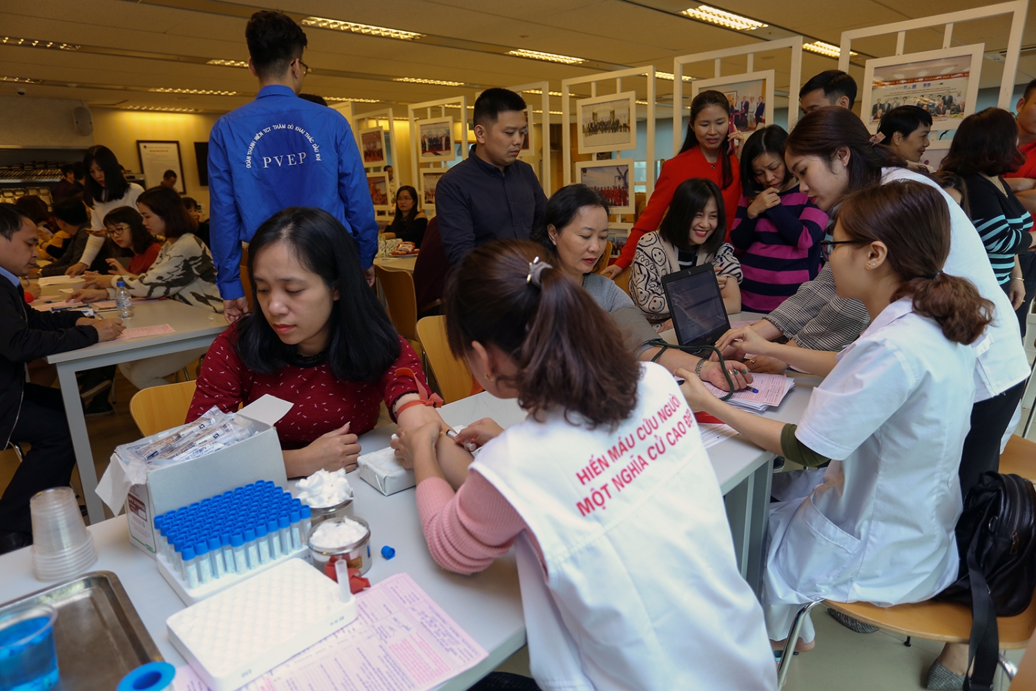 pvep to chuc chuong trinh hien mau tinh nguyen ngay hoi xuan hong