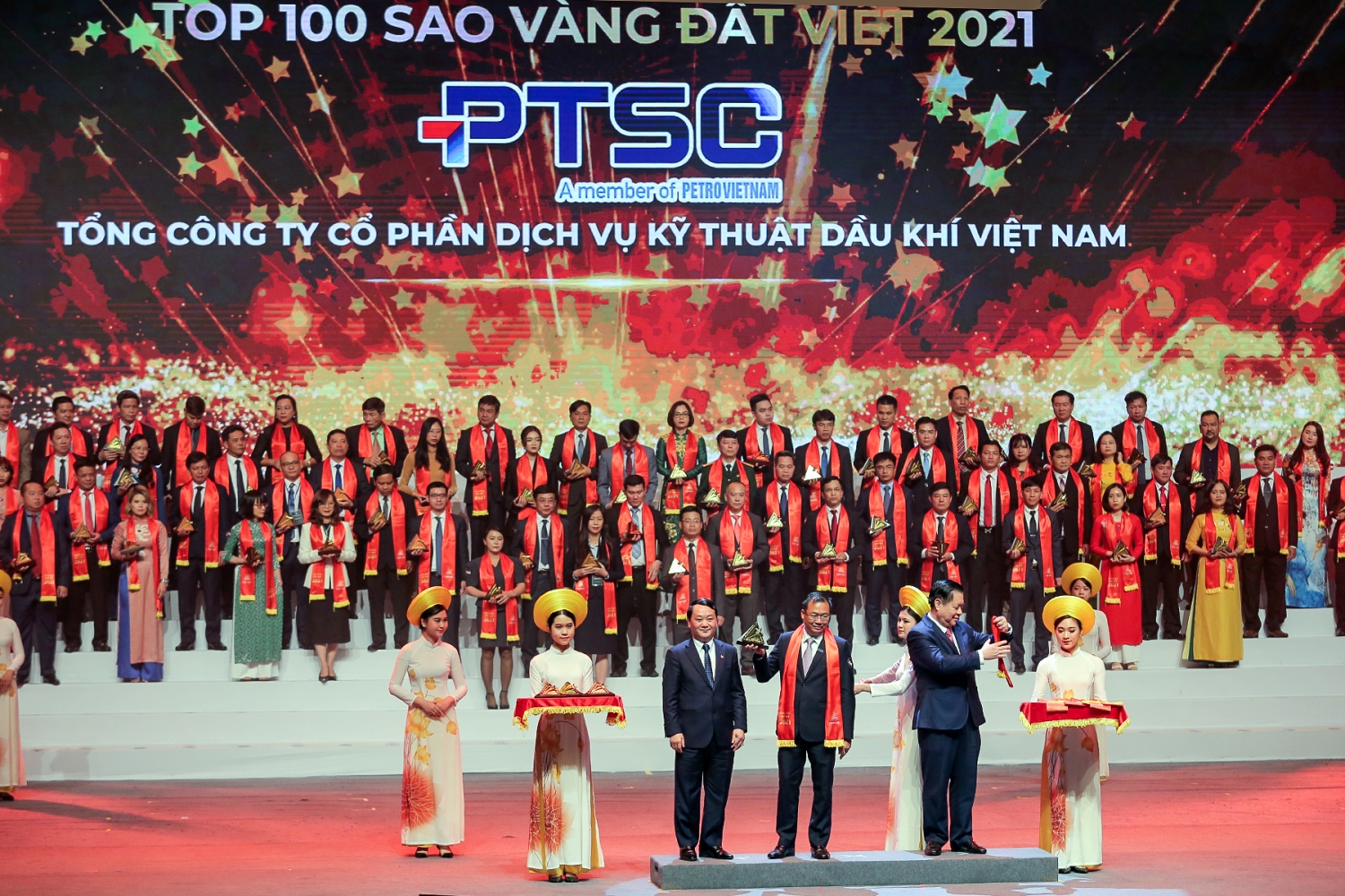 PTSC và PVCFC nhận giải thưởng Sao Vàng đất Việt 2021