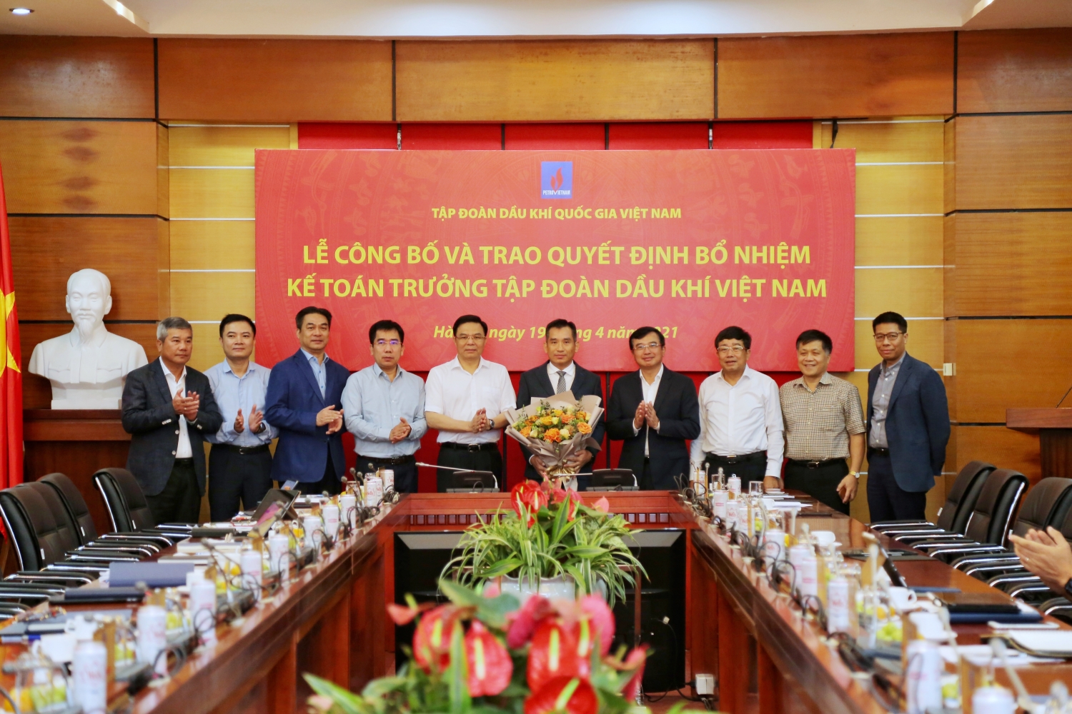 Petrovietnam công bố và trao quyết định Kế toán trưởng Tập đoàn