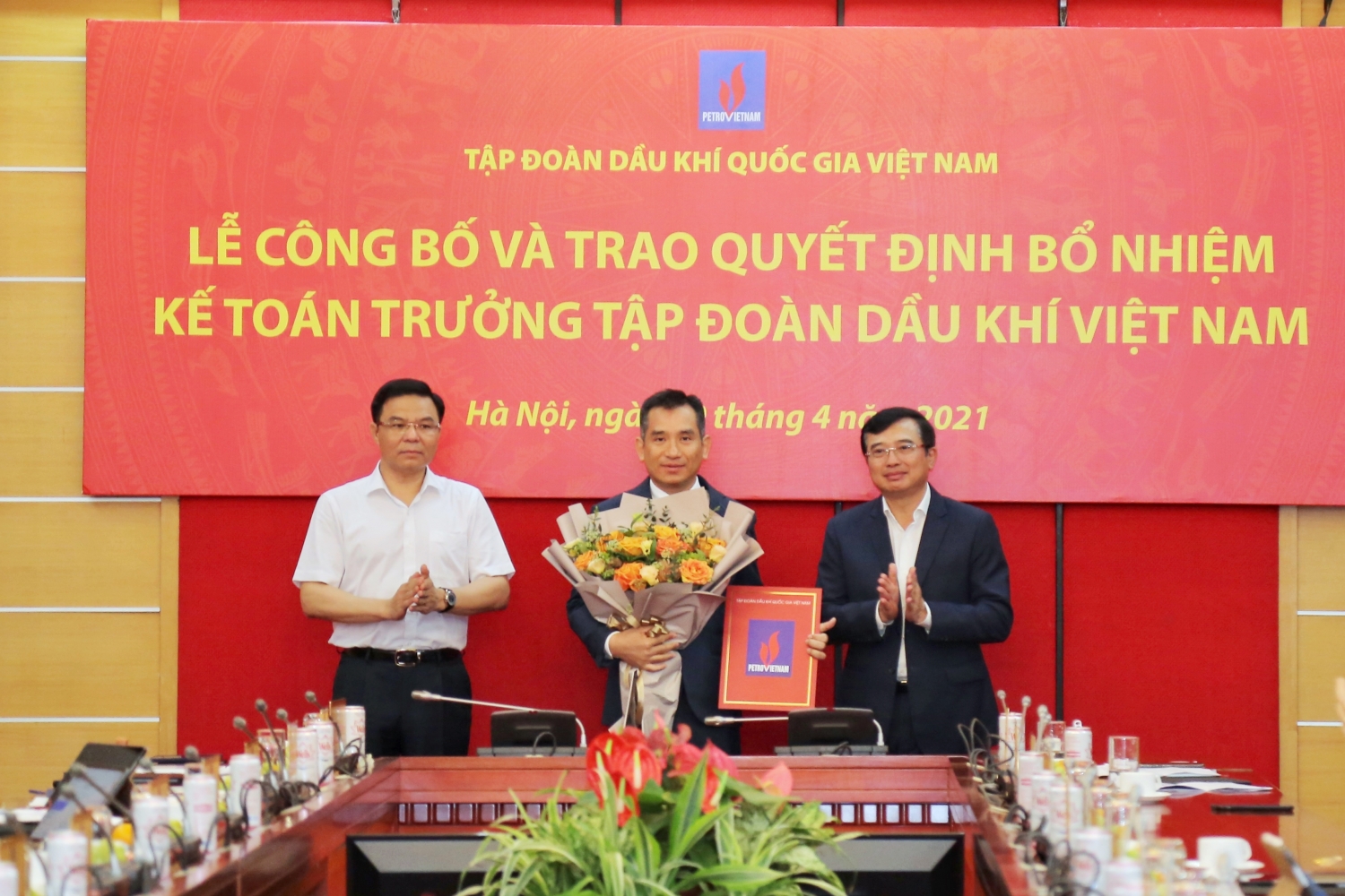 Petrovietnam công bố và trao quyết định Kế toán trưởng Tập đoàn
