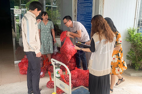 Công đoàn Ban QLDA Điện lực Dầu khí Long Phú 1 hưởng ứng lời kêu gọi “Giải cứu hành tím Vĩnh Châu”