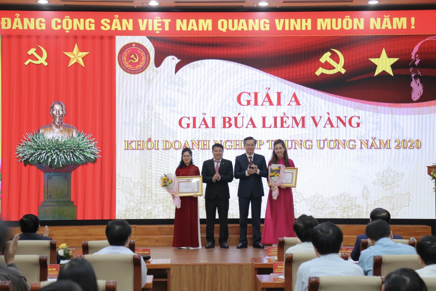 Tạp chí Năng lượng Mới đạt Giải C Giải Búa liềm vàng Đảng ủy Khối DNTW năm 2020