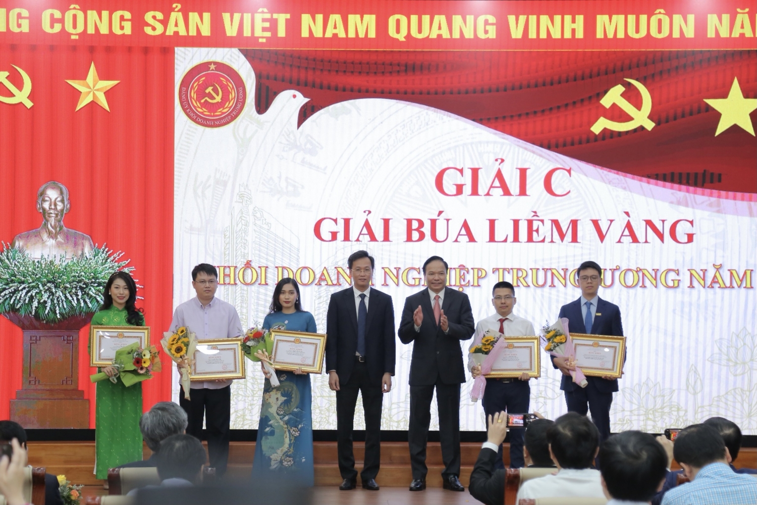 Tạp chí Năng lượng Mới đạt Giải C Giải Búa liềm vàng Đảng ủy Khối DNTW năm 2020