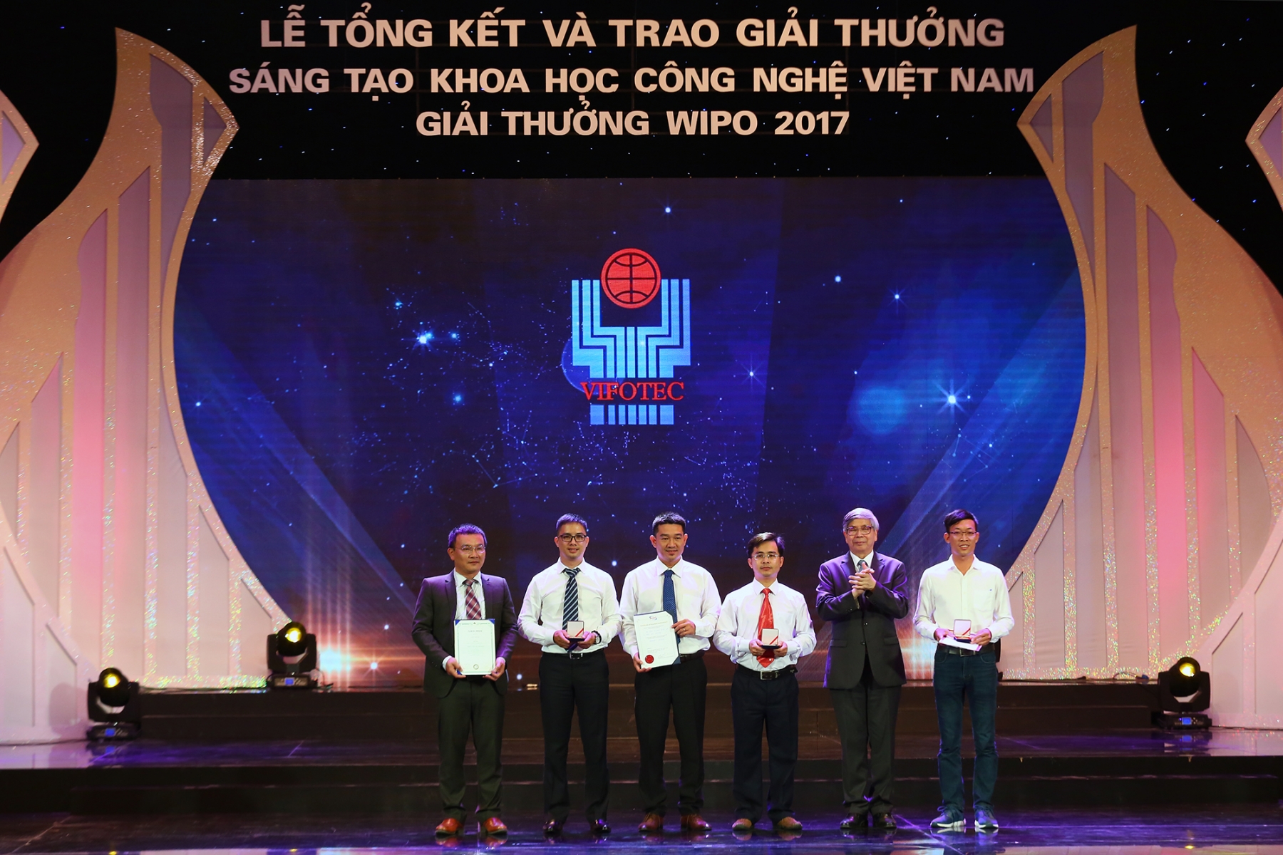 bsr nhan giai thuong quoc te ve sang tao khoa hoc cong nghe