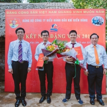 BIENDONG POC kết nạp đảng viên mới tại làng Sen quê Bác