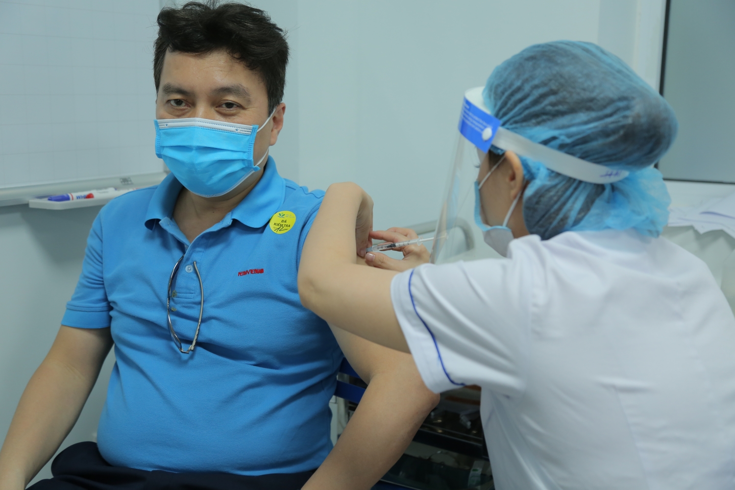 CBCNV Cơ quan Tập đoàn tham gia tiêm vắc xin phòng Covid-19