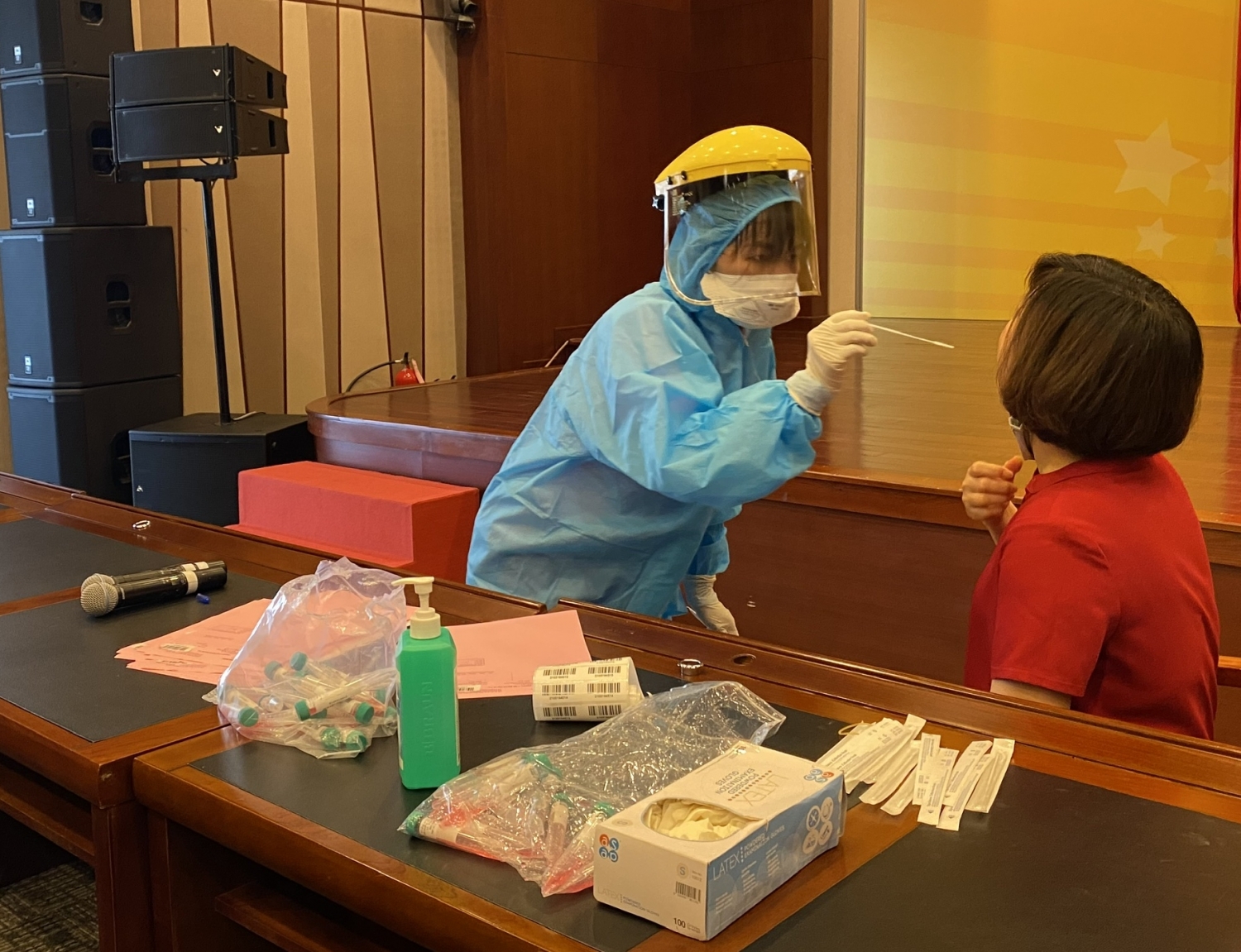 PVI tiến hành xét nghiệm COVID-19 cho cán bộ nhân viên