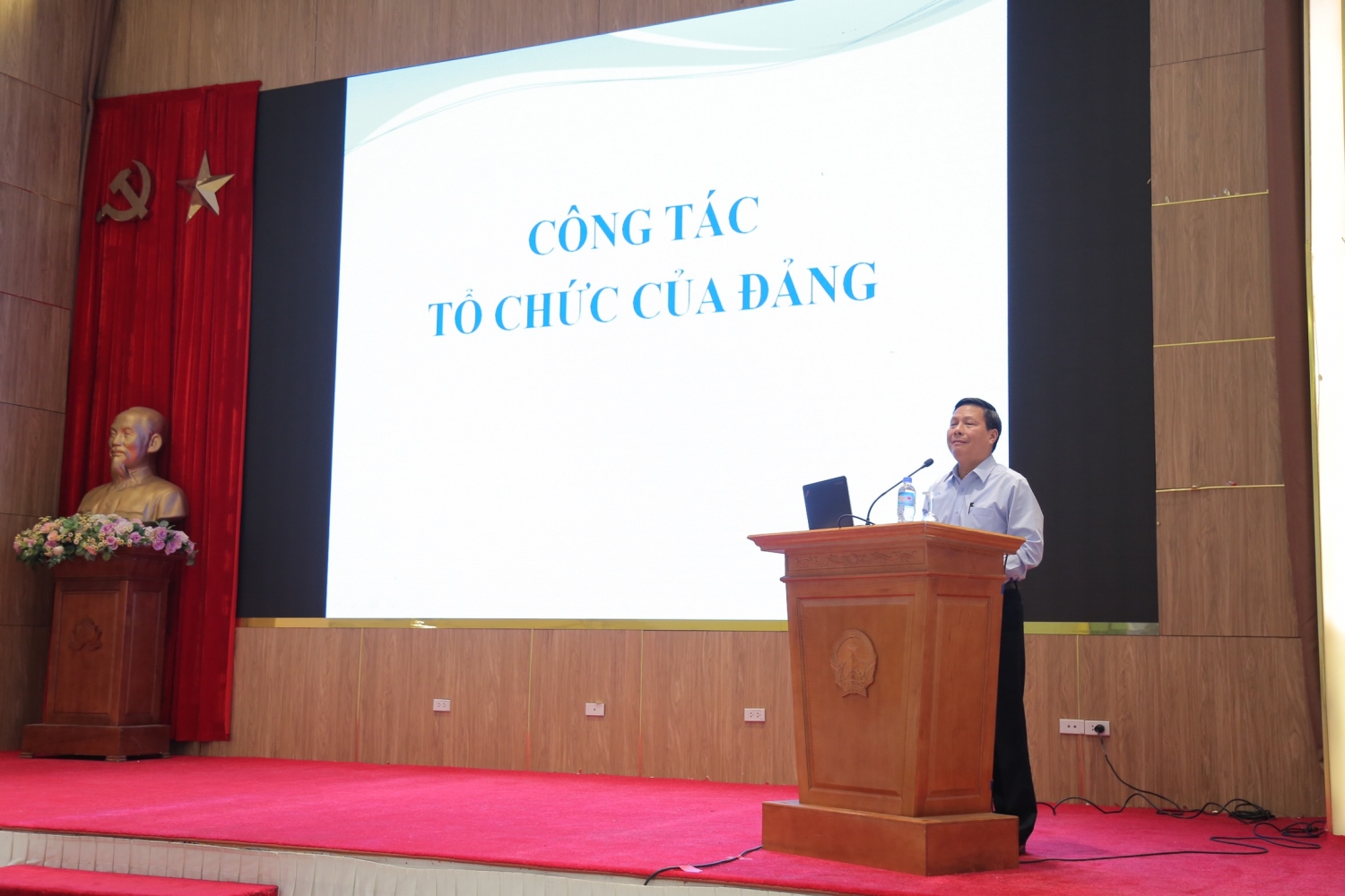 Khai giảng lớp bồi dưỡng nghiệp vụ công tác đảng cho Bí thư chi bộ và cấp ủy viên cơ sở