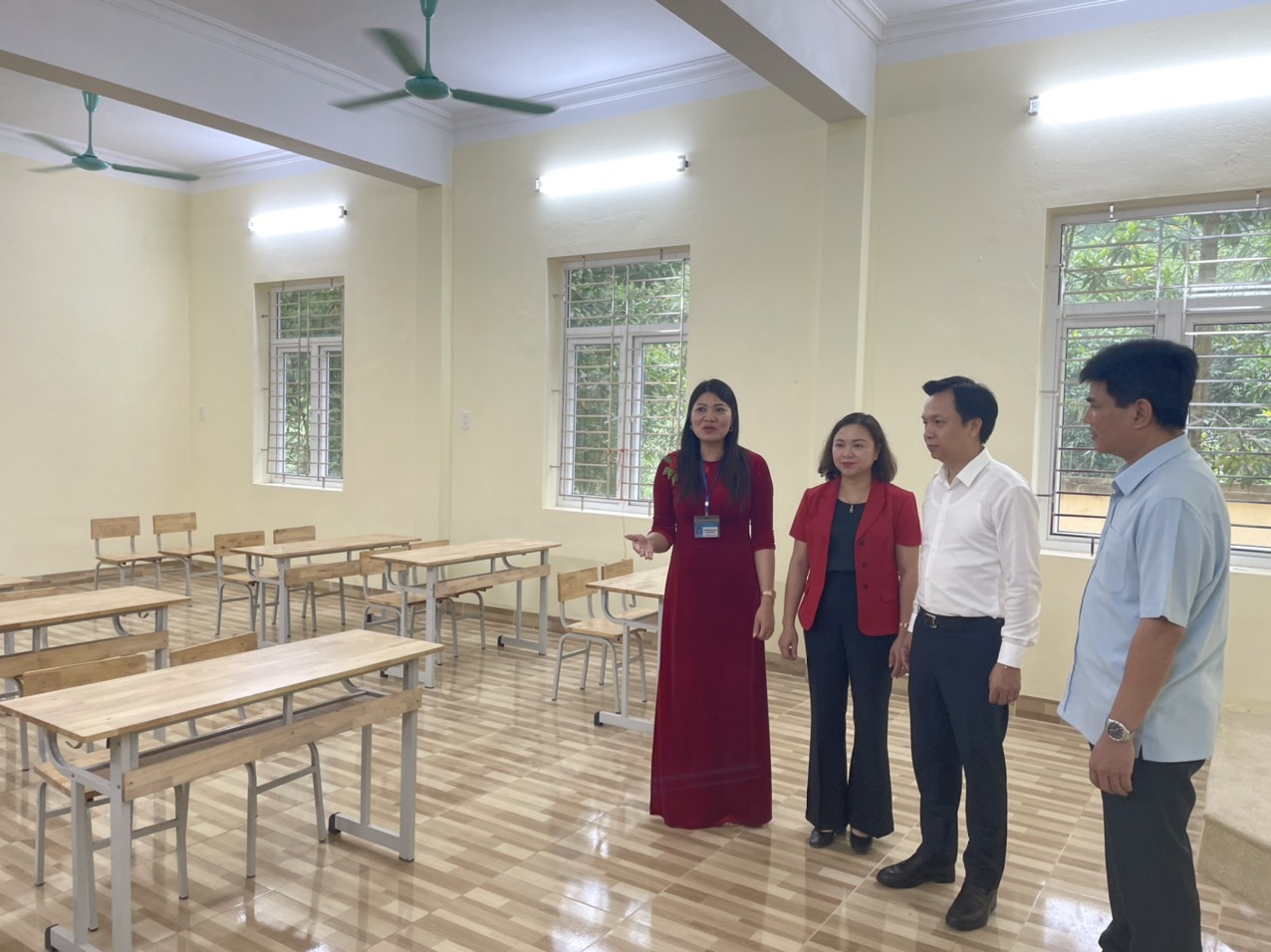 Lãnh đạo chính quyền tỉnh Hoà Bình và Lãnh đạo PV Power khảo sát công trình