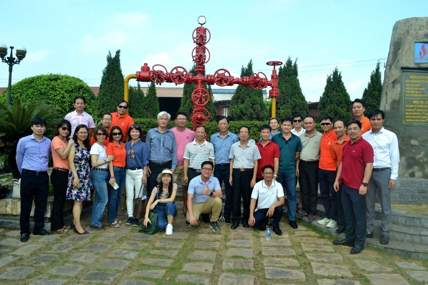 Đoàn Đại biểu Đại hội Đảng bộ PVEP lần III về nguồn tại mỏ Tiền Hải C doan dai bieu dai hoi dang bo pvep lan iii ve nguon tai mo tien hai c