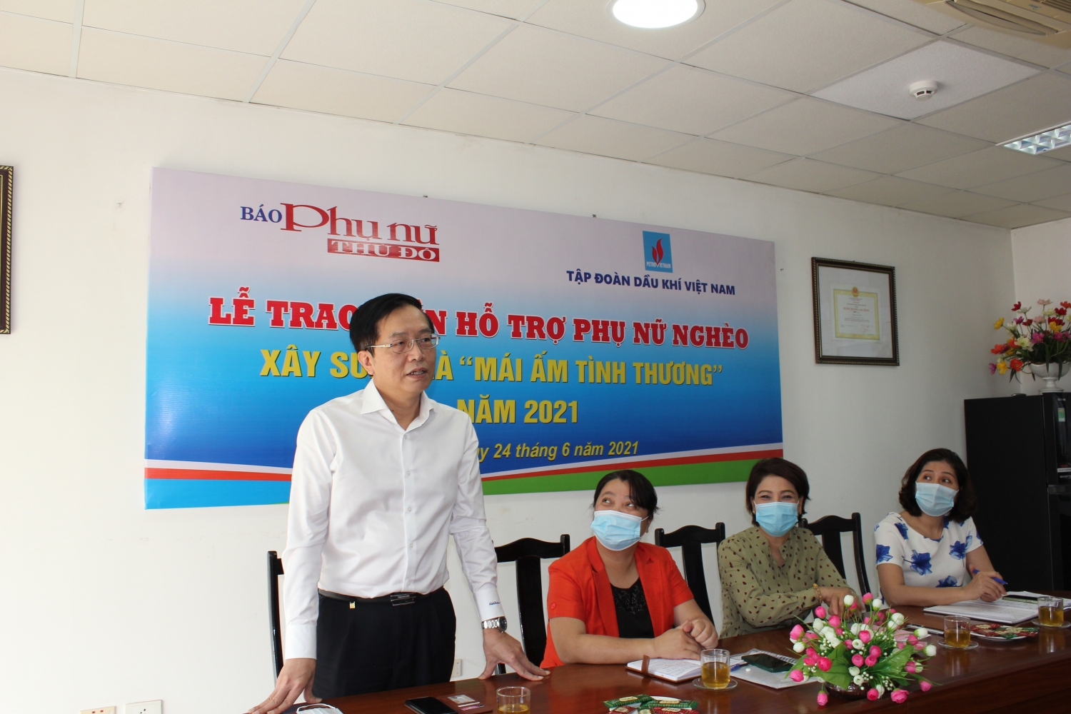 Petrovietnam trao hỗ trợ phụ nữ nghèo trên địa bàn Hà Nội