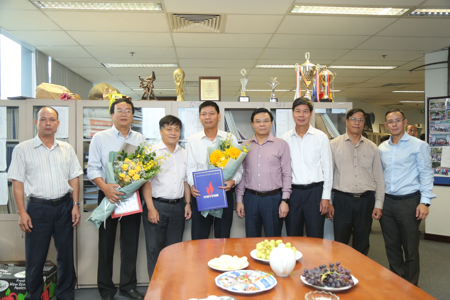 pvn cong bo va trao quyet dinh lanh dao cac ban tim kiem tham do ban khai thac dau khi va ban dien