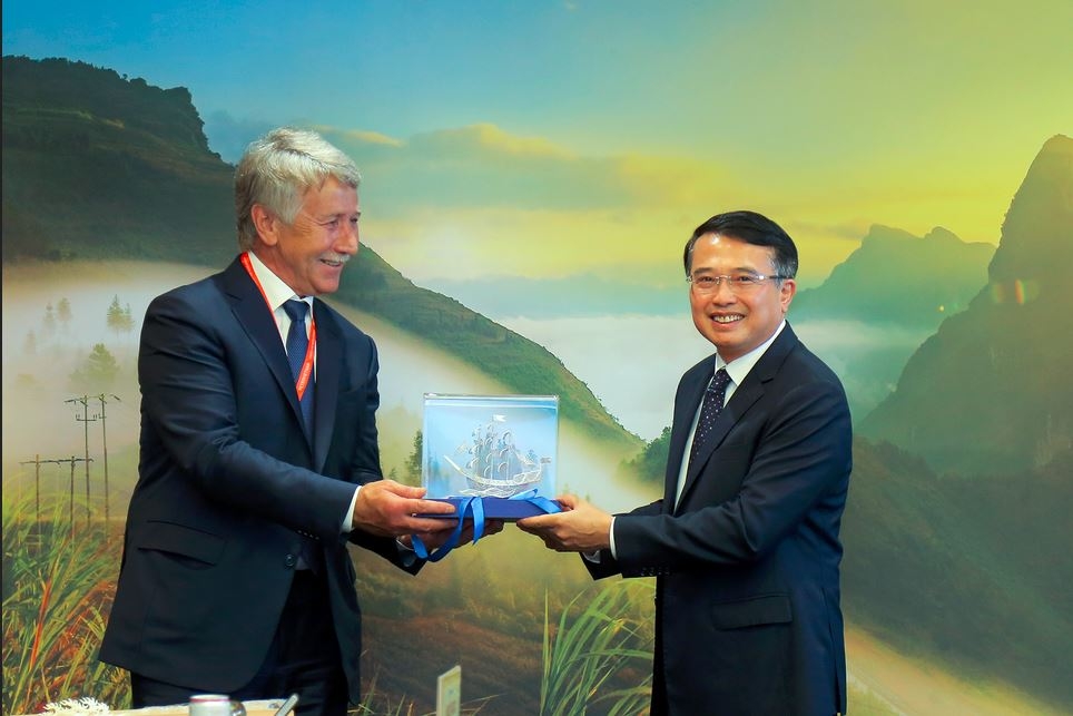 Chủ tịch Hội đồng thành viên Petrovietnam Hoàng Quốc Vượng tiếp Chủ tịch Tập đoàn Novatek