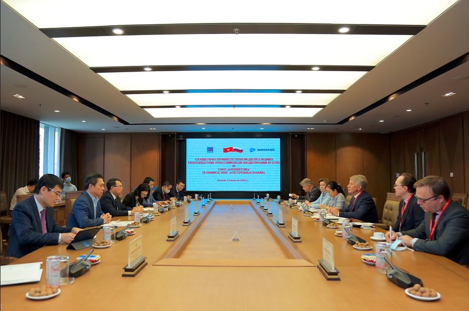 Chủ tịch Hội đồng thành viên Petrovietnam Hoàng Quốc Vượng tiếp Chủ tịch Tập đoàn Novatek