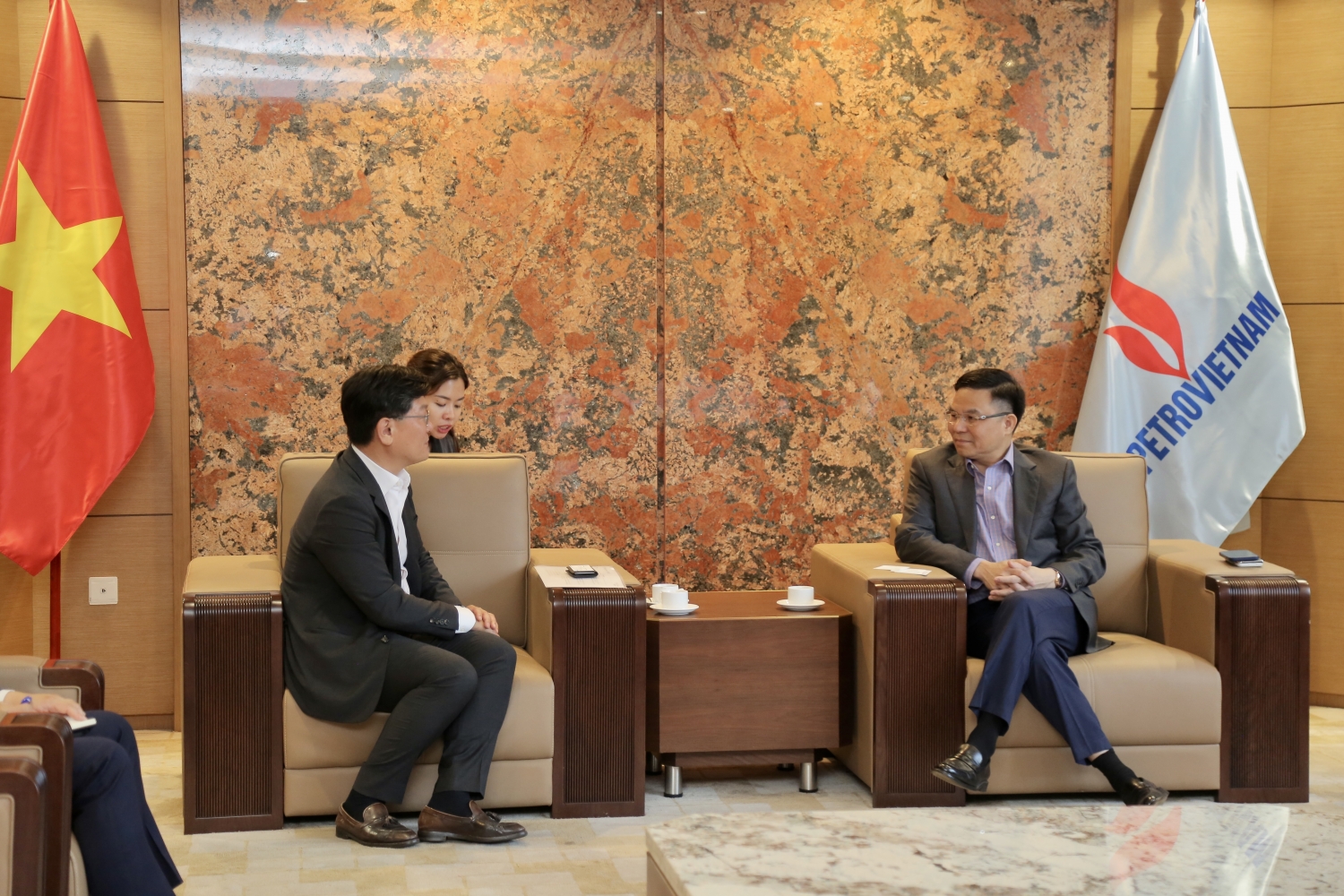 Tổng Giám đốc Petrovietnam Lê Mạnh Hùng tiếp lãnh đạo Công ty GS Energy (Hàn Quốc)