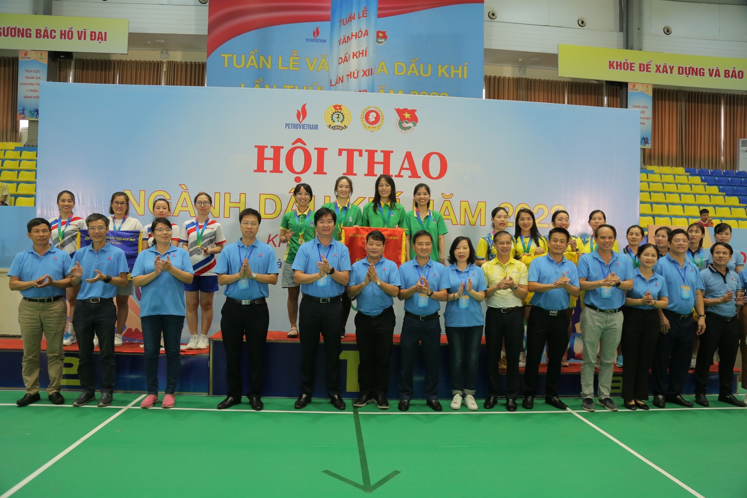 Đội PVFCCo giành chức vô địch ở các nội dung thi đấu đồng đội môn nhảy bao bố và kéo co