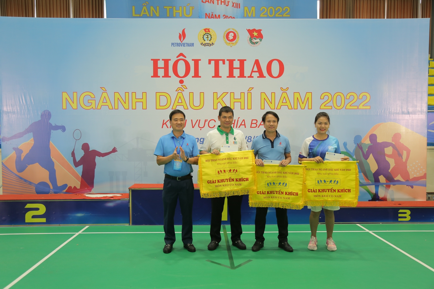 Đội PVFCCo giành chức vô địch ở các nội dung thi đấu đồng đội môn nhảy bao bố và kéo co