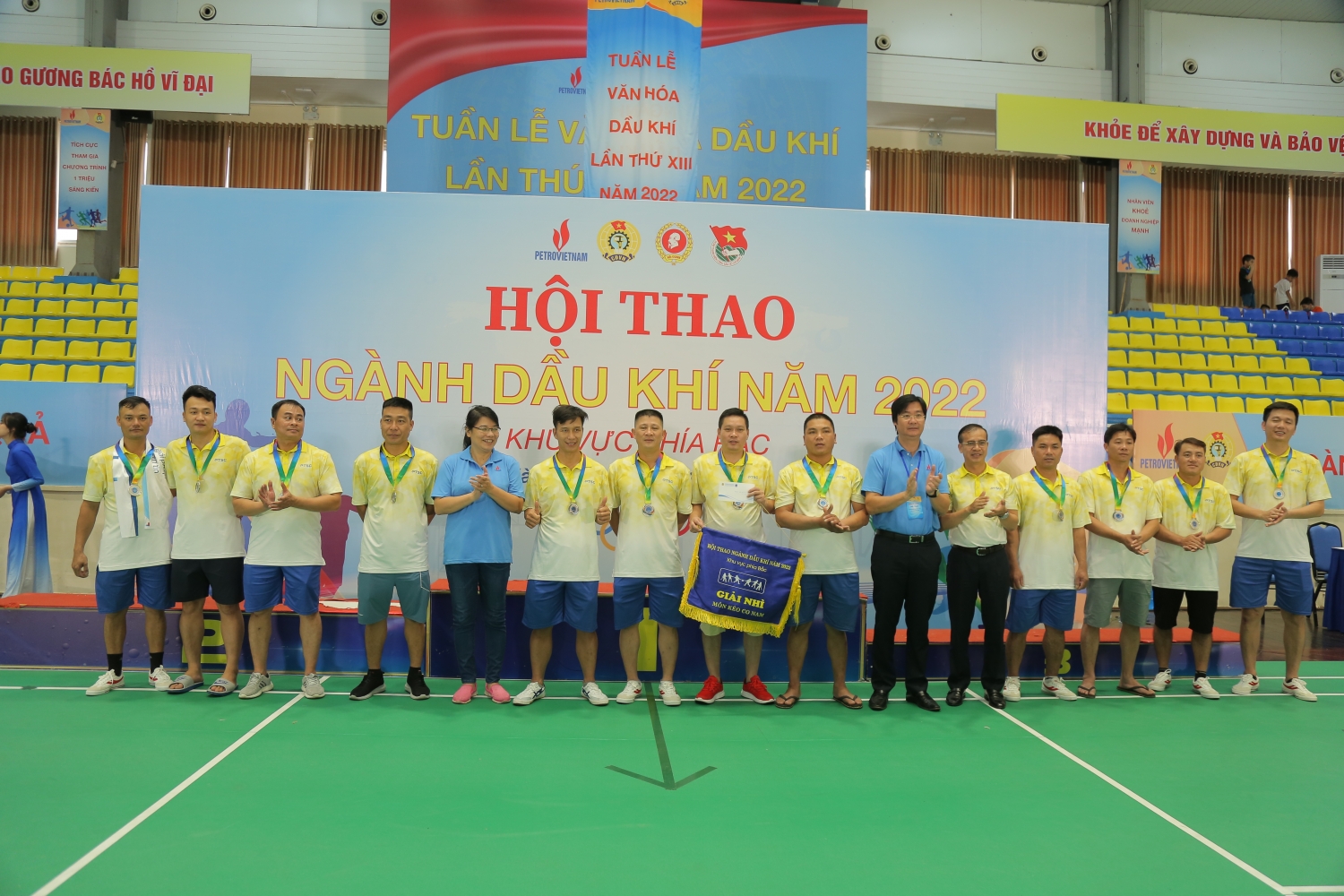 Đội PVFCCo giành chức vô địch ở các nội dung thi đấu đồng đội môn nhảy bao bố và kéo co