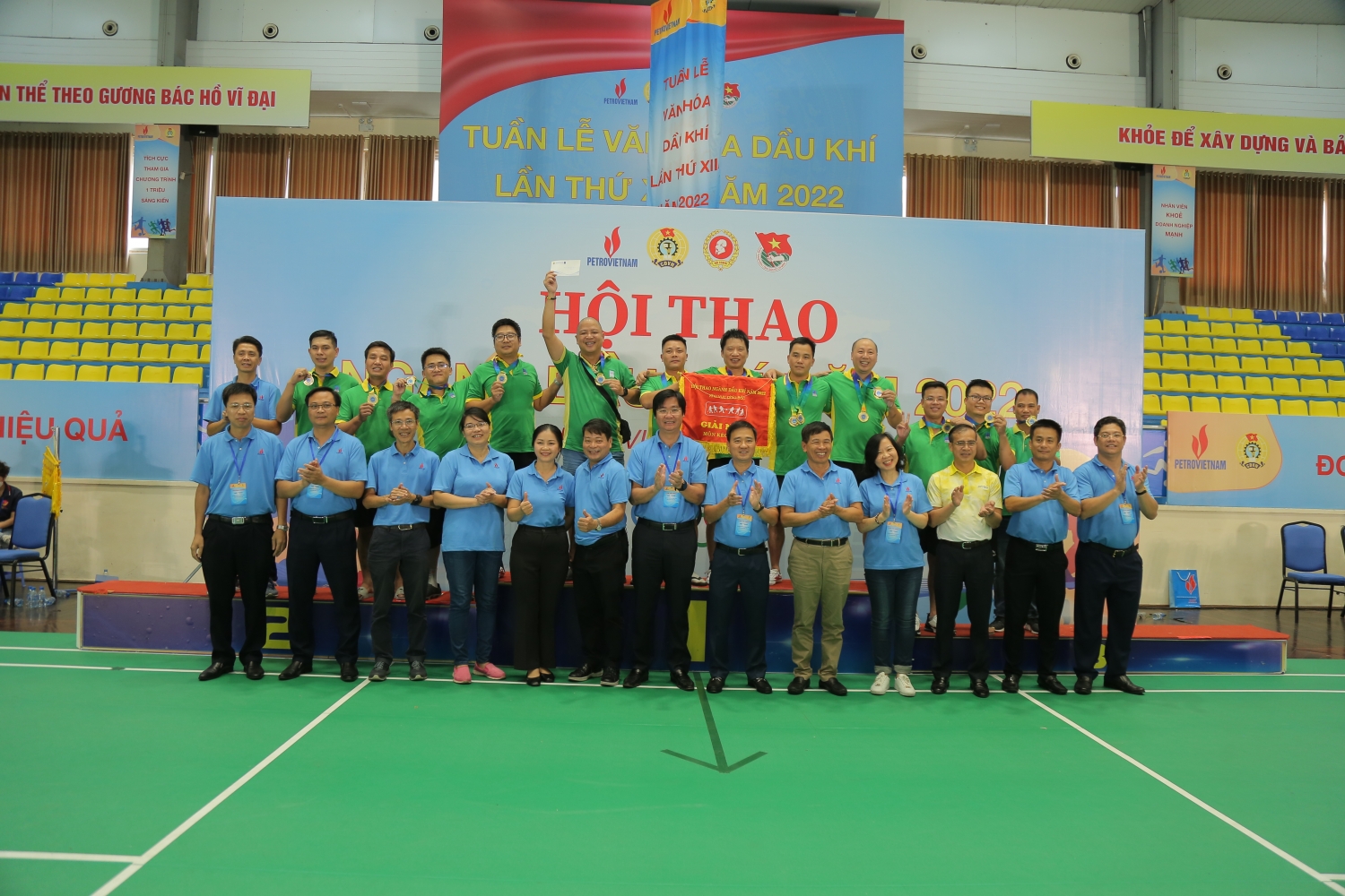 Đội PVFCCo giành chức vô địch ở các nội dung thi đấu đồng đội môn nhảy bao bố và kéo co