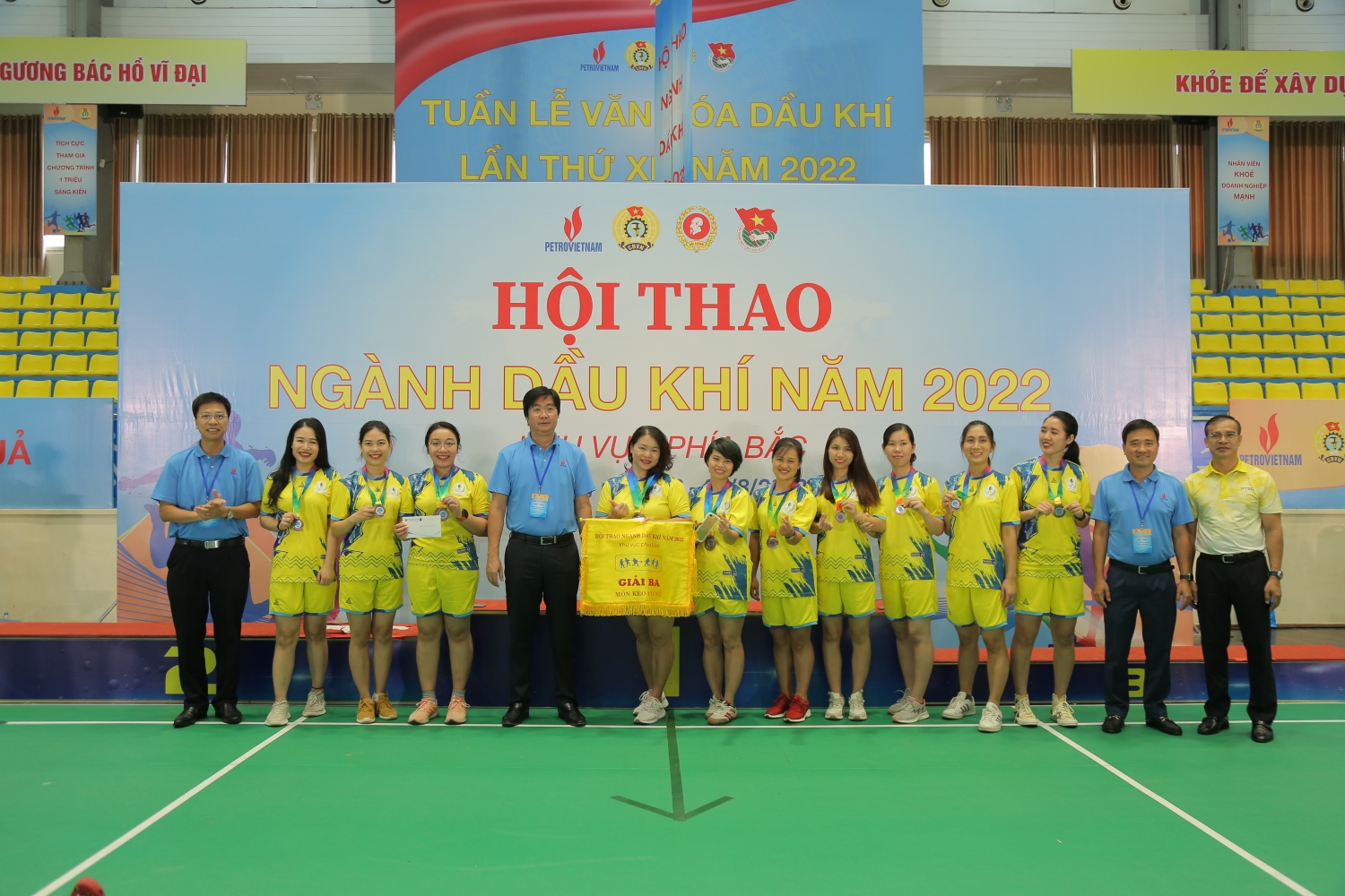 Đội PVFCCo giành chức vô địch ở các nội dung thi đấu đồng đội môn nhảy bao bố và kéo co
