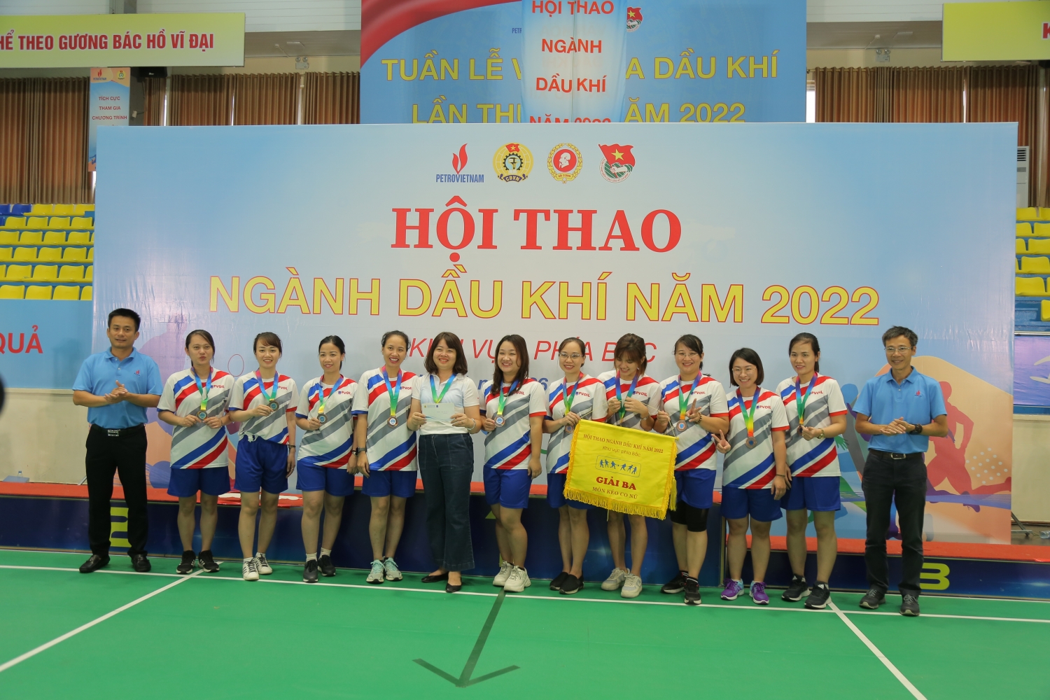 Đội PVFCCo giành chức vô địch ở các nội dung thi đấu đồng đội môn nhảy bao bố và kéo co