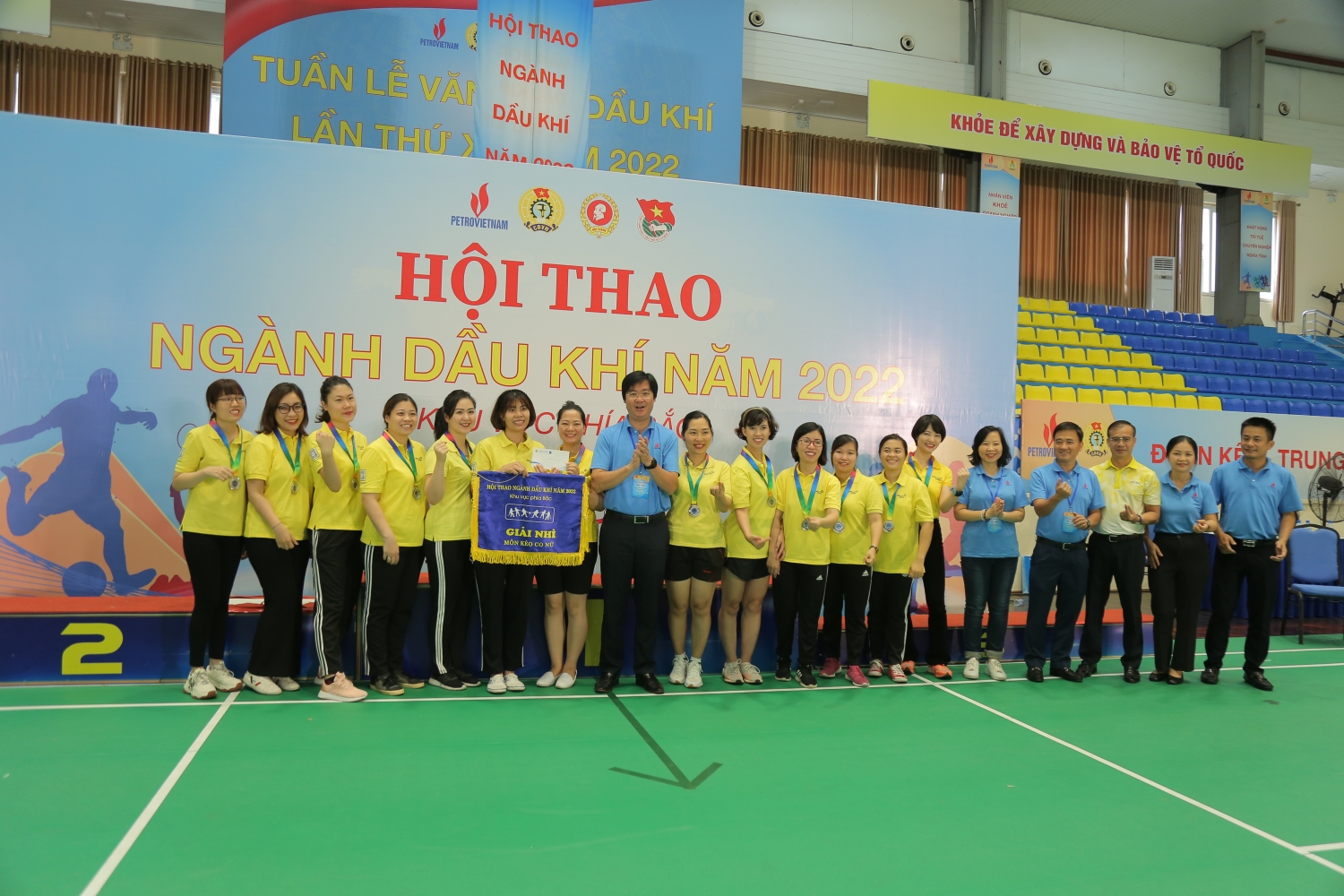 Đội PVFCCo giành chức vô địch ở các nội dung thi đấu đồng đội môn nhảy bao bố và kéo co