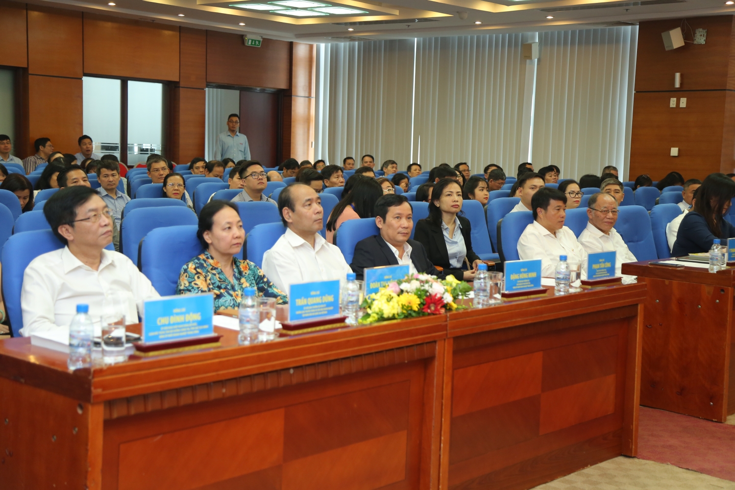 sinh hoat chuyen de phong cach tu duy vi dan va phong cach ung xu ho chi minh