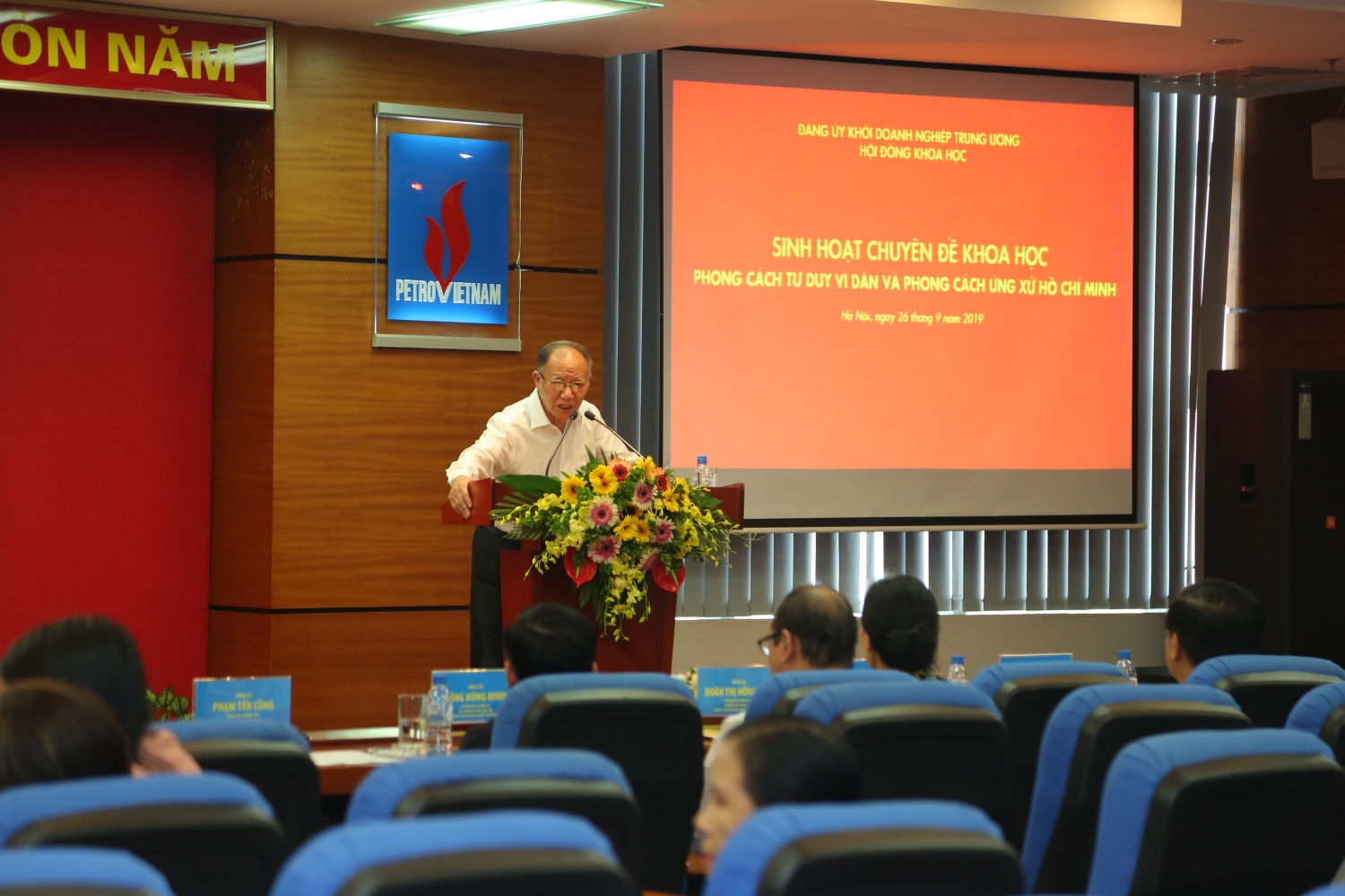 sinh hoat chuyen de phong cach tu duy vi dan va phong cach ung xu ho chi minh