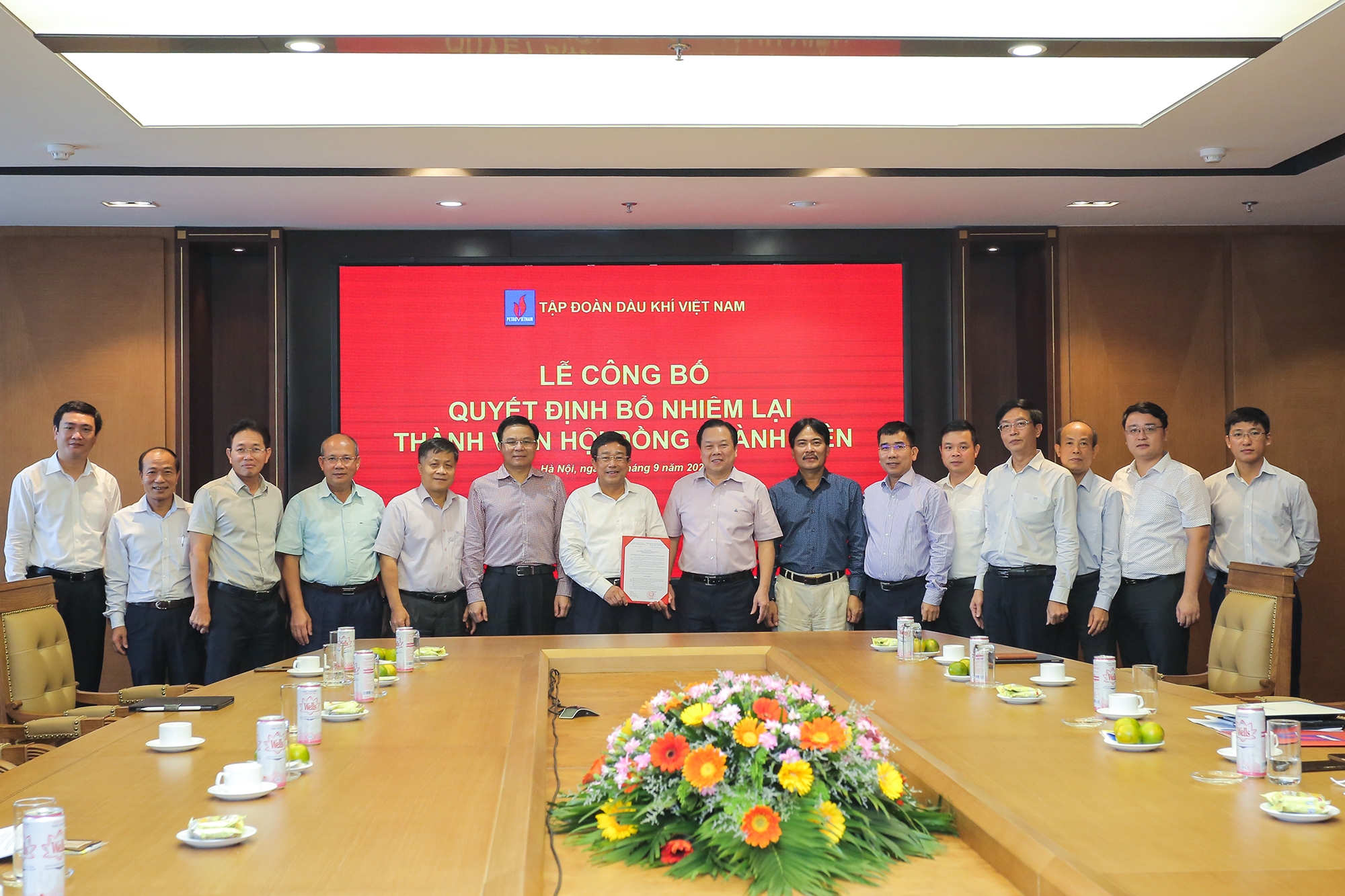 cong-bo-quyet-dinh-bo-nhiem-lai-thanh-vien-hoi-dong-thanh-vien-pvn-2