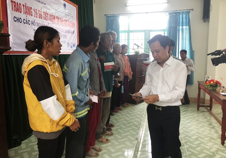 pv-power-trao-ho-tro-cho-cac-ho-ngheo-tai-tinh-ninh-thuan-1