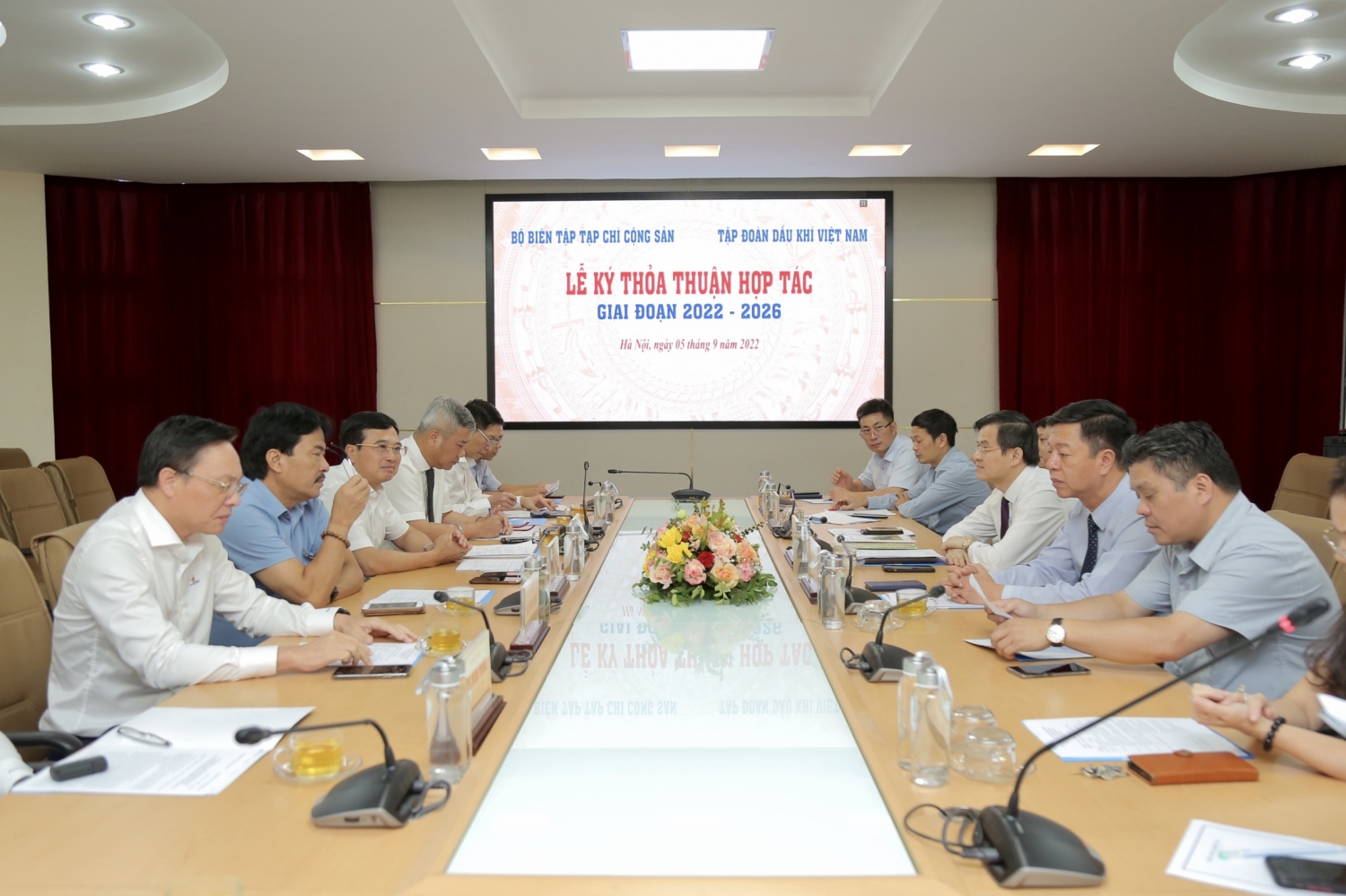Petrovietnam ký kết thỏa thuận hợp tác với Tạp chí Cộng sản giai đoạn 2022-2026