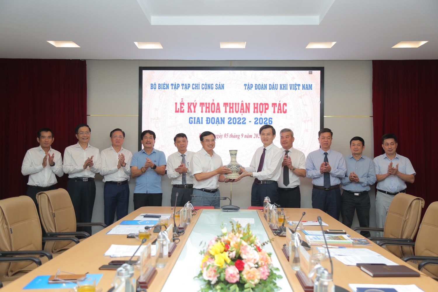 Petrovietnam ký kết thỏa thuận hợp tác với Tạp chí Cộng sản giai đoạn 2022 2026