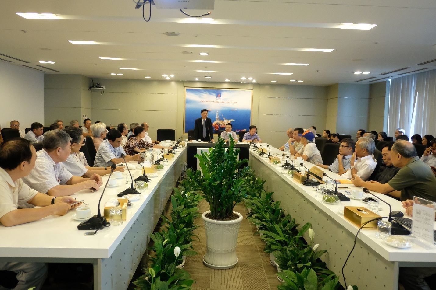 pvep gap mat cac can bo huu tri nhan ngay quoc te nguoi cao tuoi