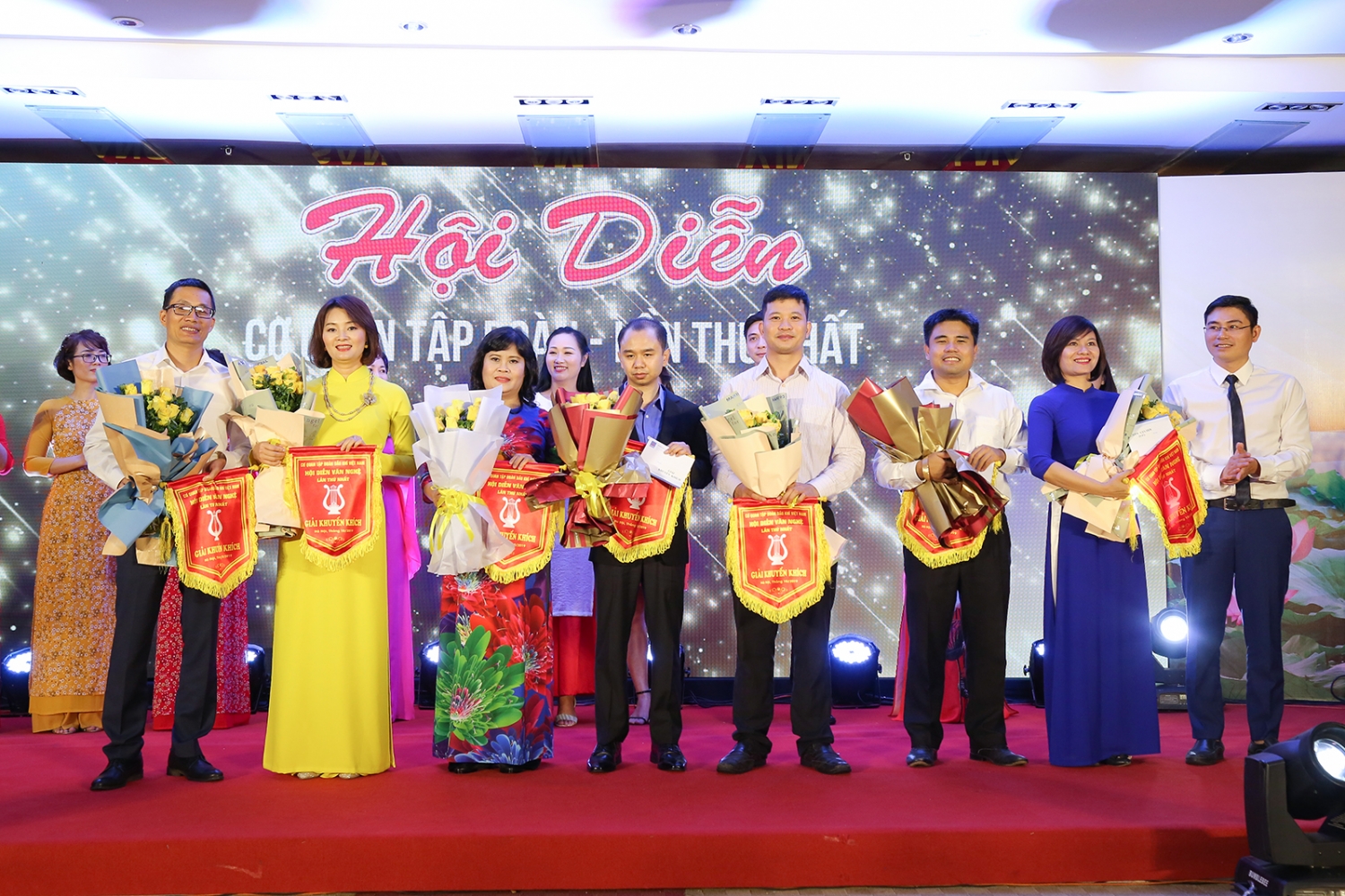 soi noi hoi dien van nghe co quan tap doan dau khi viet nam lan thu i