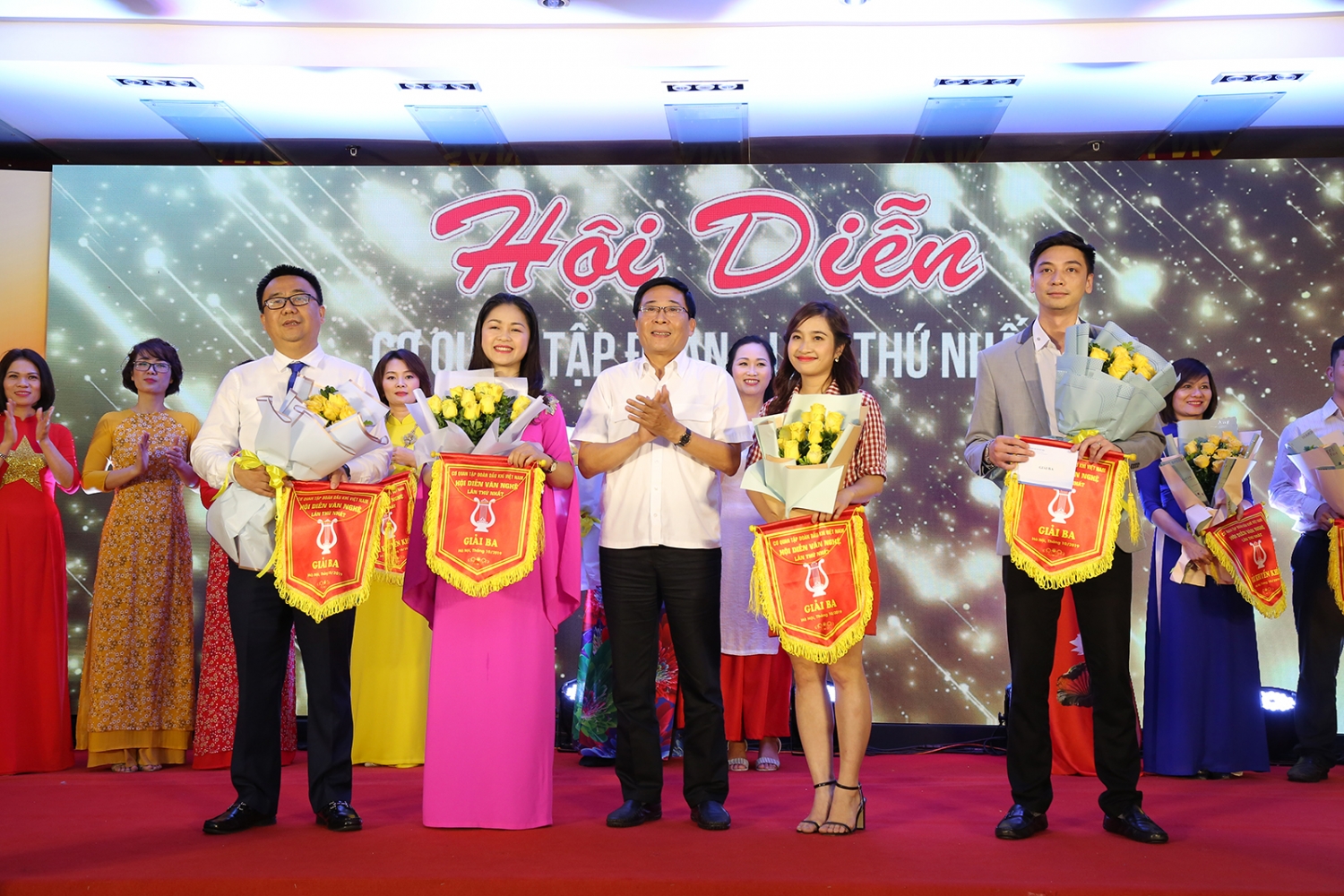 soi noi hoi dien van nghe co quan tap doan dau khi viet nam lan thu i