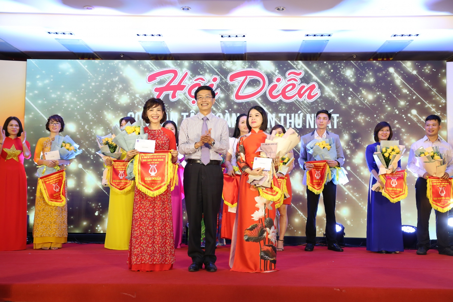 soi noi hoi dien van nghe co quan tap doan dau khi viet nam lan thu i