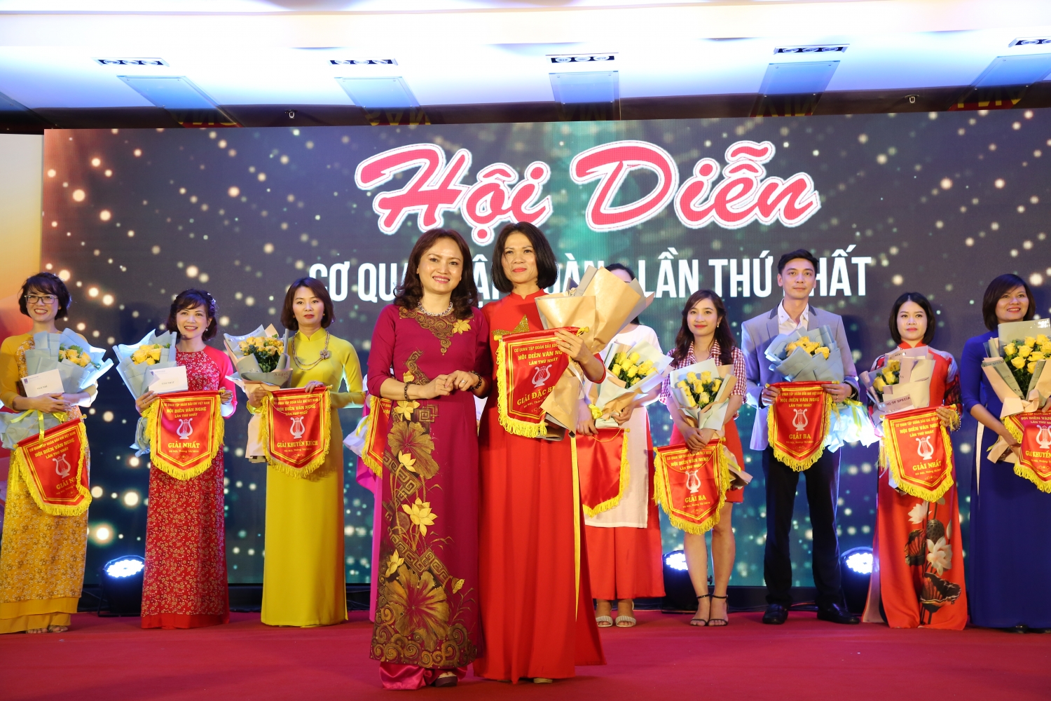 soi noi hoi dien van nghe co quan tap doan dau khi viet nam lan thu i