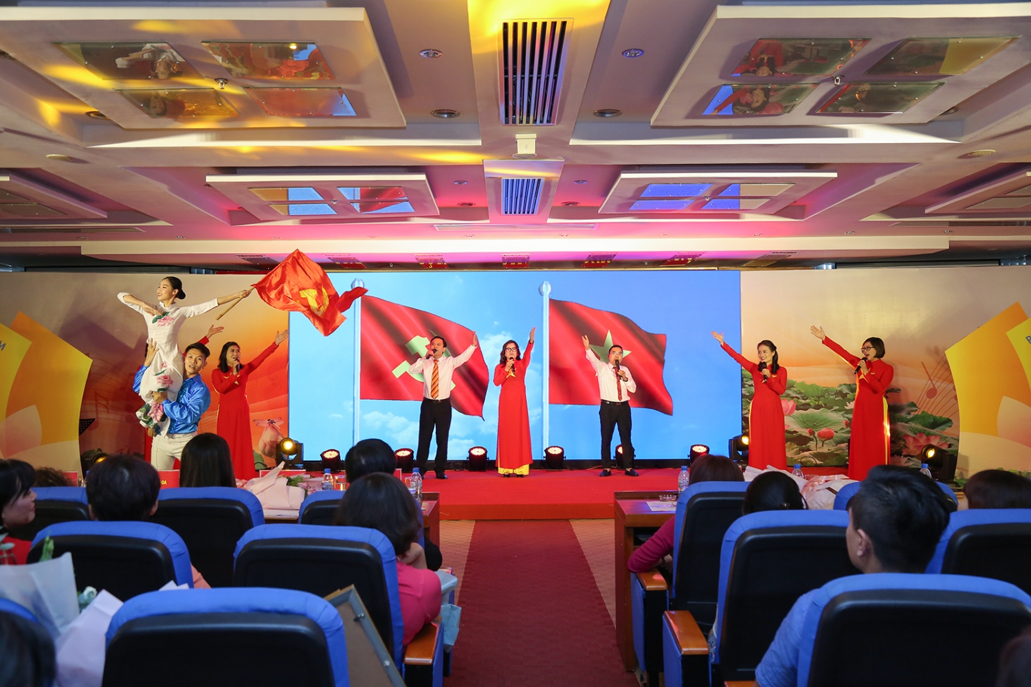 soi noi hoi dien van nghe co quan tap doan dau khi viet nam lan thu i